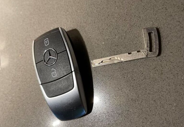 Changer la pile de votre clef de voiture Mercedes en 6 étapes