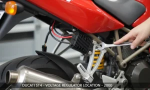 emplacement regulateur de tension ducati 916 st4 de 2000