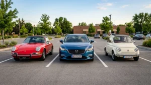 Une sélection variée de voitures d'occasion garées sur un parking auto extérieur sous une lumière douce.